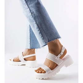 Bílé sandály zdobené tryskami Biloxi bílý 1 Bílé sandály zdobené tryskami Biloxi bílý 1