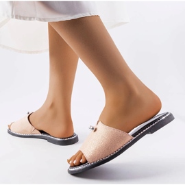 Růžové metalické sandály s perlami od Frederi růžový 2