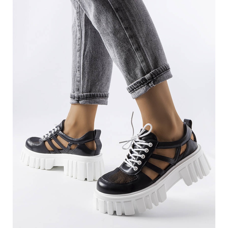 Černé kalhoty s masivní podrážkou Emaline černá 2