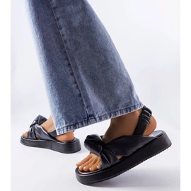 Černé sandály na klínku od Clarice černý 2