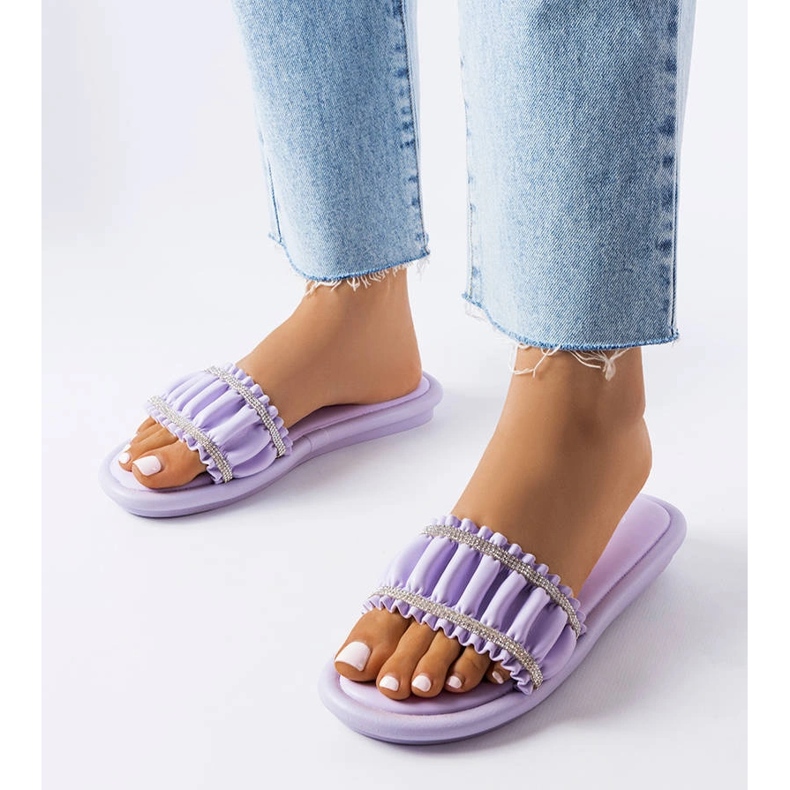 Fialové sandály s kubickými zirkony od Anapor fialový 1 Fialové sandály s kubickými zirkony od Anapor fialový 1