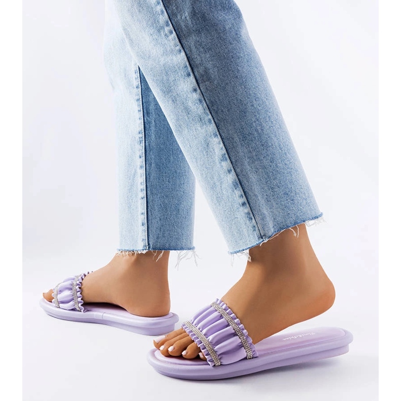 Fialové sandály s kubickými zirkony od Anapor fialový 2 Fialové sandály s kubickými zirkony od Anapor fialový 2