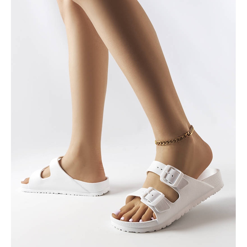 Bílé gumové jezdce s přezkami od Eugene bílý 2