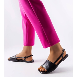 Černé sandály s hranatou špičkou od Locust černý 1