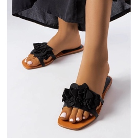 Černé skluzavky zdobené květinami z Rapids černá 1 Černé skluzavky zdobené květinami z Rapids černá 1