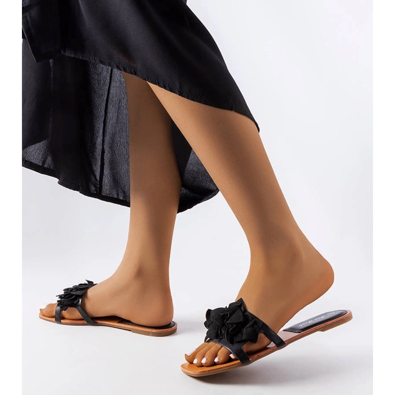 Černé skluzavky zdobené květinami z Rapids černá 2 Černé skluzavky zdobené květinami z Rapids černá 2