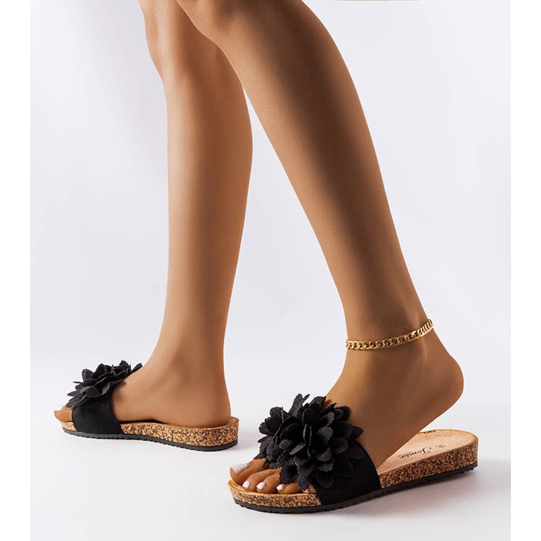 Černé pantofle zdobené květinami černá 2