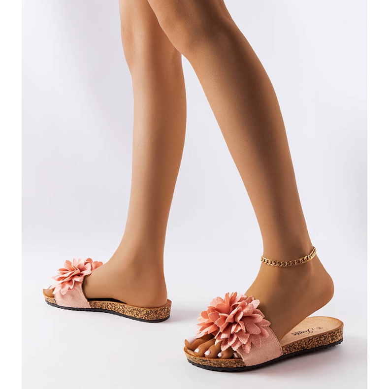 Růžové pantofle zdobené květinami Farland růžový 2