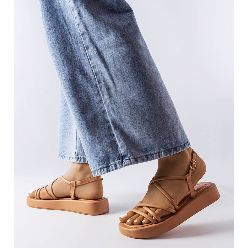 Hnědé sandály na platformě od Brunelle hnědý 1