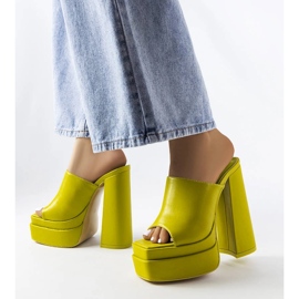 Zelené sandály na vysokém podpatku značky Mercure zelená 1 Zelené sandály na vysokém podpatku značky Mercure zelená 1