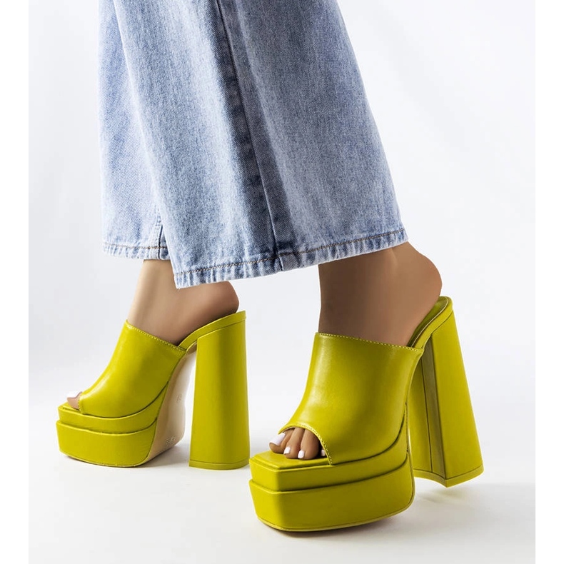 Zelené sandály na vysokém podpatku značky Mercure zelená 1 Zelené sandály na vysokém podpatku značky Mercure zelená 1