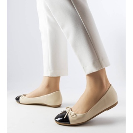 Béžové baleríny s patentovanou špičkou od Despins béžový 1 Béžové baleríny s patentovanou špičkou od Despins béžový 1