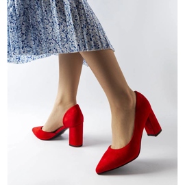 Červené lodičky na sloupku Sargent 1 Červené lodičky na sloupku Sargent 1