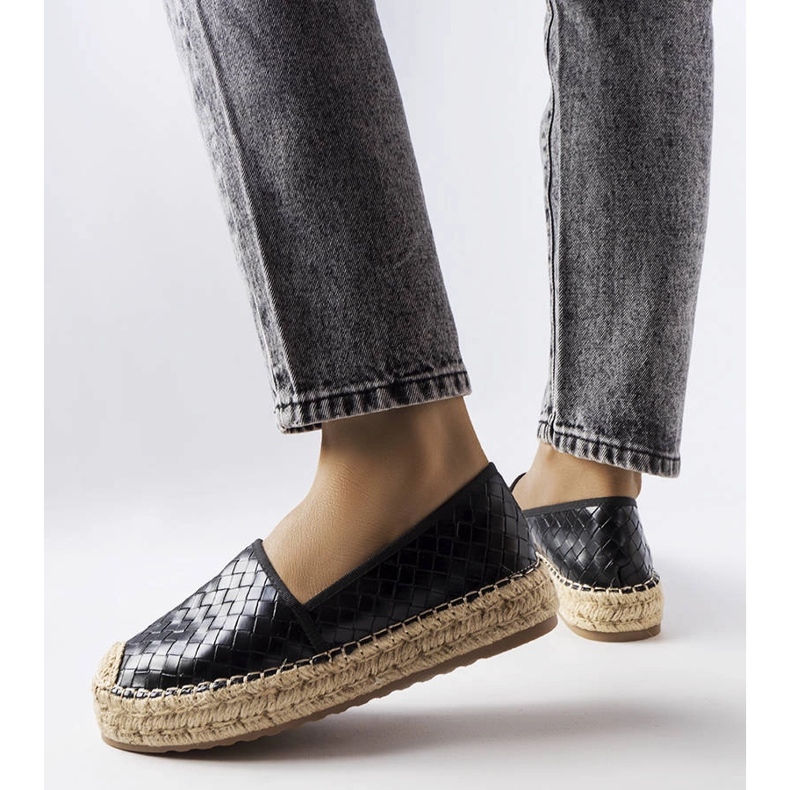 Černé espadrilky zdobené ražbou Geoffrey černý 2