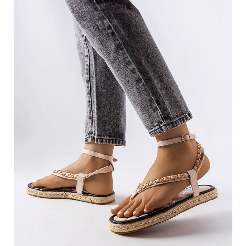 Béžové sandály zdobené řetízkem od Varieur béžový 2