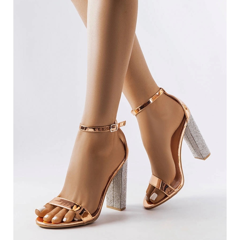 Šampaňské sandály na ozdobném sloupku Rette zlatý 1