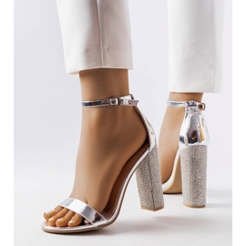 Stříbrné sandály na ozdobném sloupku Rette stříbrný 1