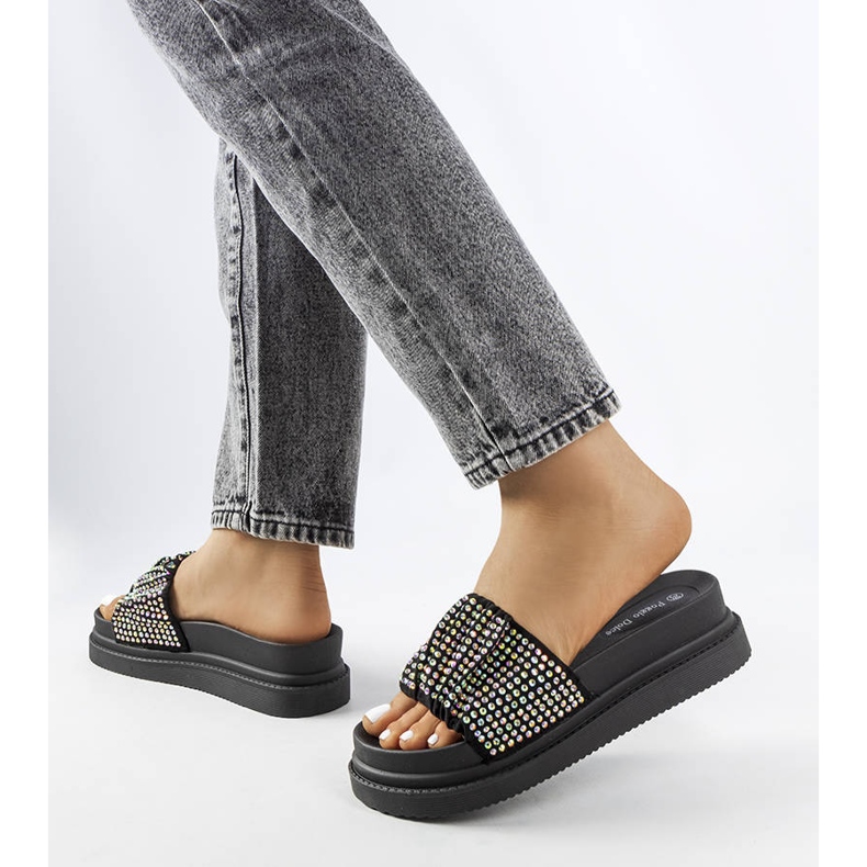 Černé sandály na platformě s kubickými zirkony od Franet černá 1 Černé sandály na platformě s kubickými zirkony od Franet černá 1