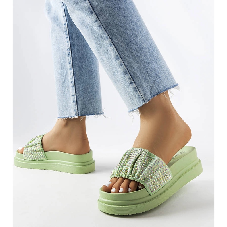 Zelené sandály s kubickou zirkony od Franet zelená 1 Zelené sandály s kubickou zirkony od Franet zelená 1