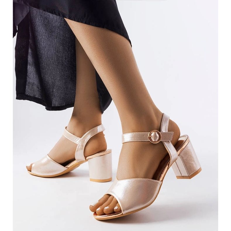 Vinceza Zlaté sandály na Vincezově postu béžový 1 Vinceza Zlaté sandály na Vincezově postu béžový 1