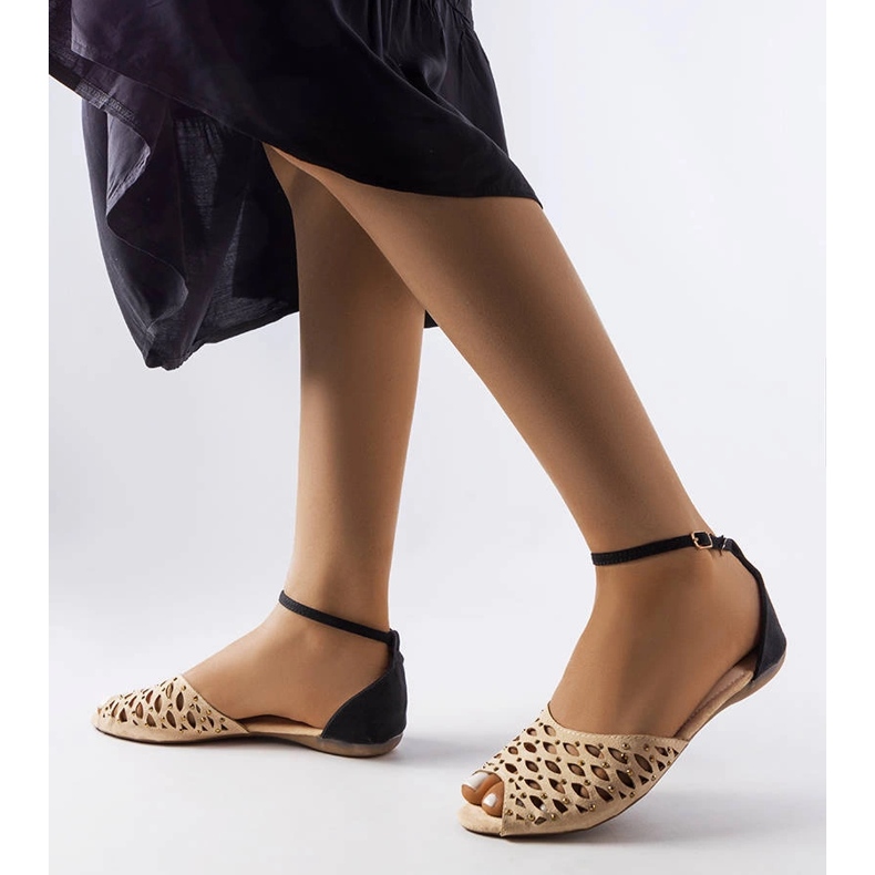 Béžové prolamované sandály s kamínky od Avice béžový 2