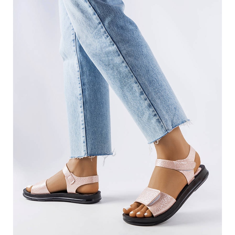 Růžové sandály s ozdobným svrškem od Phillip růžový 1