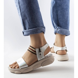 Stříbrné metalické sportovní sandály od Parsipu stříbrný 1