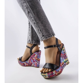 Černé sandály na klínku značky Fairmont černá 1