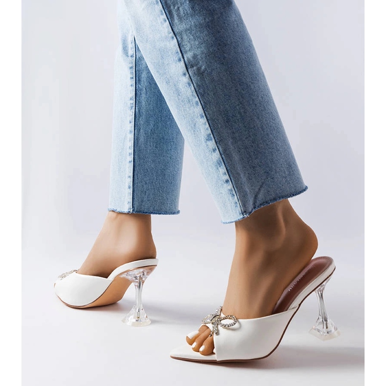 Sandály na vysokém podpatku Cadenilla s bílými drahokamy 1