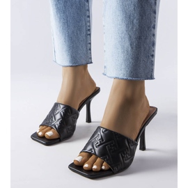 Černé elegantní sandály na podpatku značky Cambrina černý 1