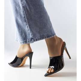 Černé lakované sandály od Wasima černý 2