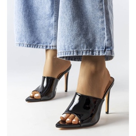 Černé lakované sandály od Wasima černý 1