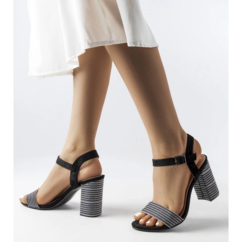 Černé sandály zdobené stříbrnou nití Aurelita černá 1 Černé sandály zdobené stříbrnou nití Aurelita černá 1