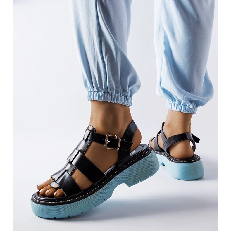 Černé sandály na modré platformě od Loly černý 2