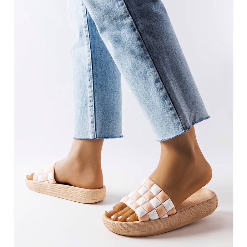 Béžové gumové skluzavky na platformě od Elin béžový 2