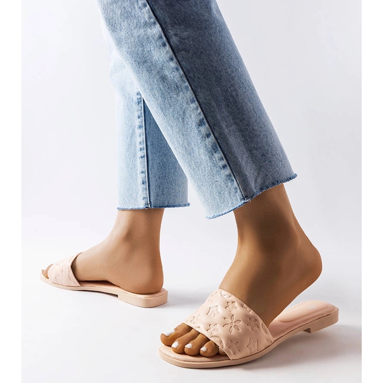 Béžové ploché sandály od Amalie béžový 2