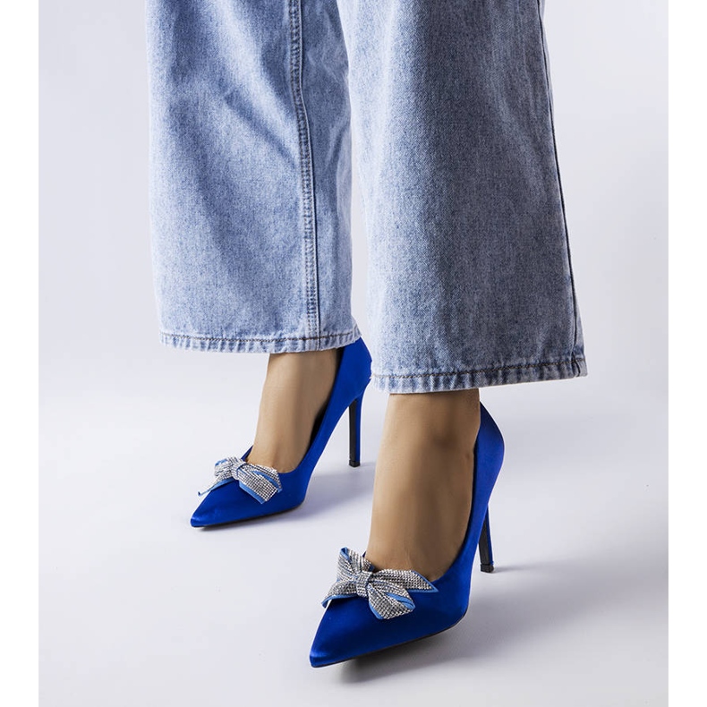 Modré jehlice se saténovým povrchem a mašličkou Mia modrý 1