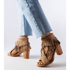 Prolamované boty na sloupku M263 béžový 1