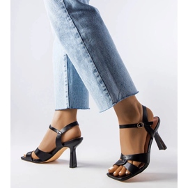 Karolina černé sandály na vysokém podpatku s páskem černá 1