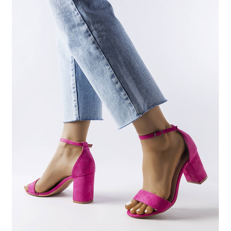 Růžové sandály na nízkém podpatku značky Lourna růžový 1