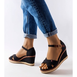 Černé klínové espadrilky od Eleonory černý 1