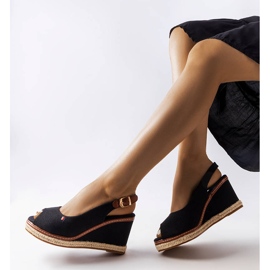 Černé espadrilky na klínku od Lalia černý 1