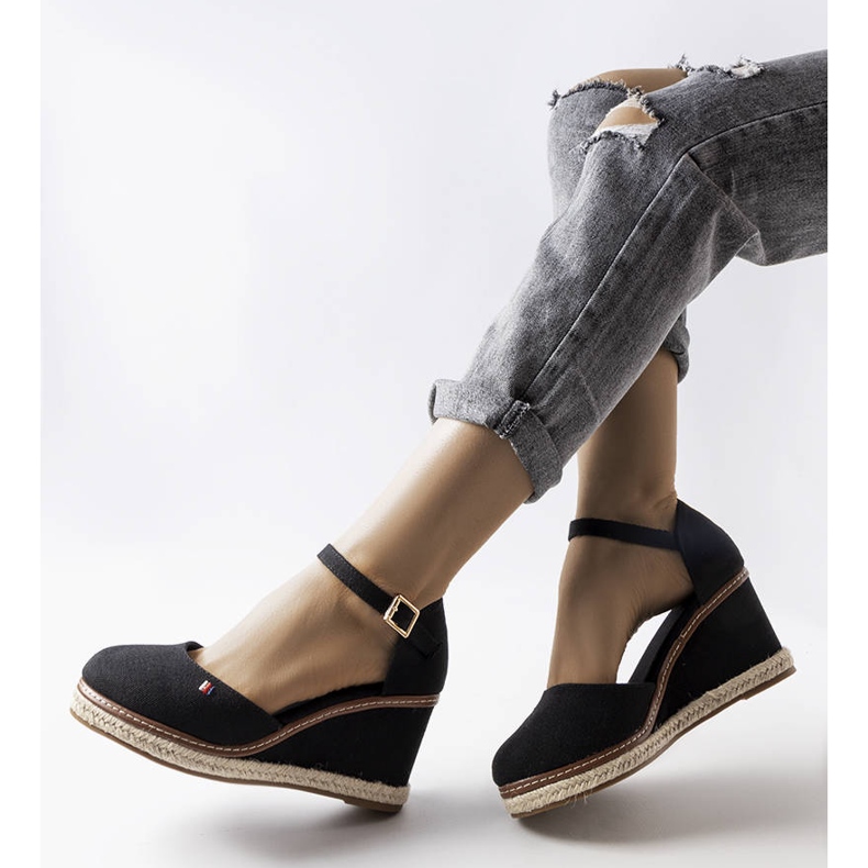 Černé espadrilky na klínku od Adelinda černý 1