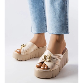 Zlaté dámské pantofle na klínku Laura zlatý 1