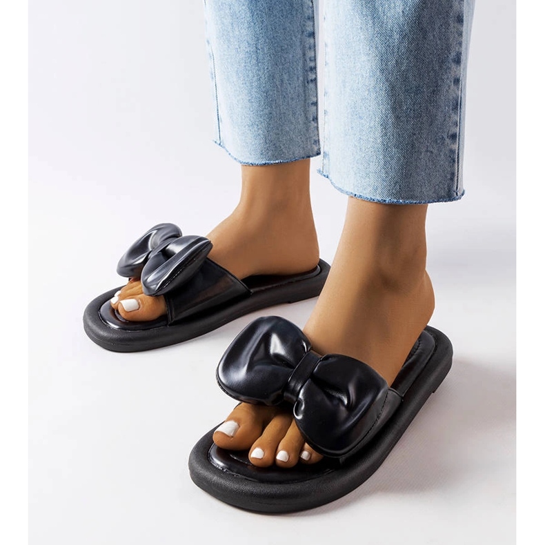 Černé pantofle s mašlí od Lende černá 1