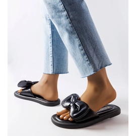 Černé pantofle s mašlí od Lende černý 2