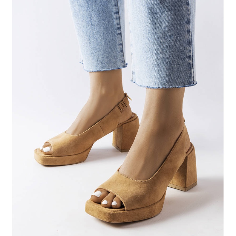 Velurové sandály Karino béžový 1 Velurové sandály Karino béžový 1