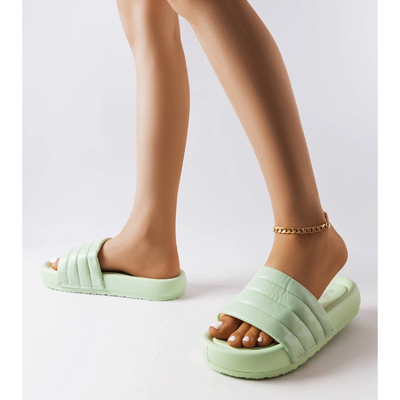 Inna Zelené pantofle zdobené prošíváním Dorene zelená 2