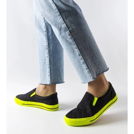 Černé prošívané slip-on tenisky od Balsamo černý 1