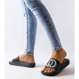 Černé skluzavky zdobené kamínky z Glendale černá 2